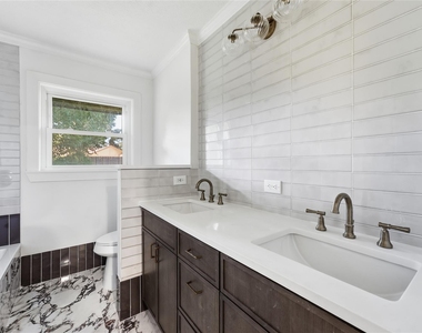 4709 Nina Lee Lane - Photo Thumbnail 16
