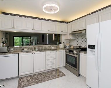 5767 Deauville Circle - Photo Thumbnail 13