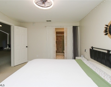 5767 Deauville Circle - Photo Thumbnail 37