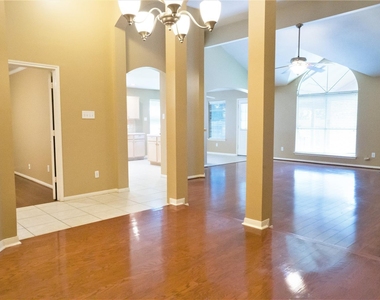 16807 Dunbar Grove Court - Photo Thumbnail 2
