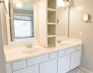 16807 Dunbar Grove Court - Photo Thumbnail 9