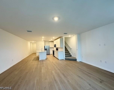 27880 Radiant Court - Photo Thumbnail 7