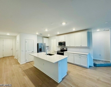 27880 Radiant Court - Photo Thumbnail 4