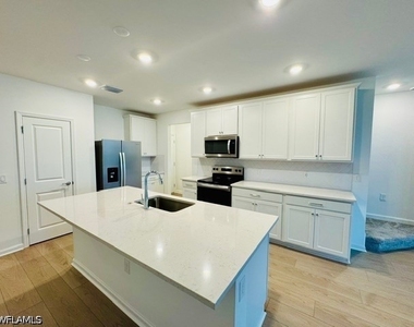 27880 Radiant Court - Photo Thumbnail 3