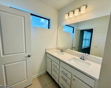 27880 Radiant Court - Photo Thumbnail 11