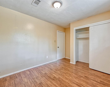 14427 Campden Hill Road - Photo Thumbnail 5