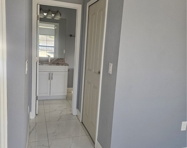 129 Gilbert Avenue S - Photo Thumbnail 20