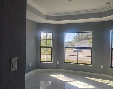 129 Gilbert Avenue S - Photo Thumbnail 18
