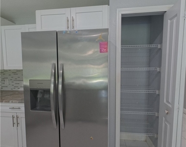 129 Gilbert Avenue S - Photo Thumbnail 6
