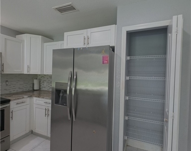 129 Gilbert Avenue S - Photo Thumbnail 7