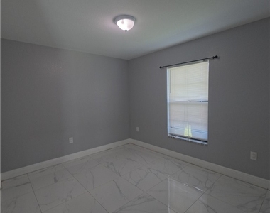 129 Gilbert Avenue S - Photo Thumbnail 15