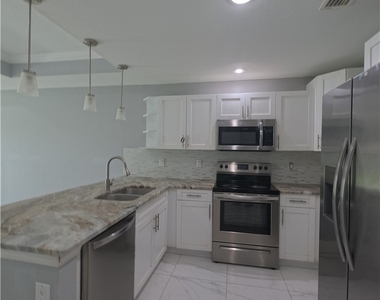 129 Gilbert Avenue S - Photo Thumbnail 4