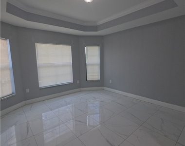 129 Gilbert Avenue S - Photo Thumbnail 19