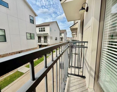 1254 N Post Oak Road - Photo Thumbnail 21