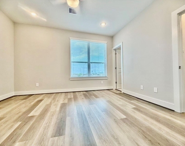 1254 N Post Oak Road - Photo Thumbnail 14