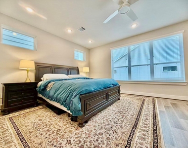1254 N Post Oak Road - Photo Thumbnail 10