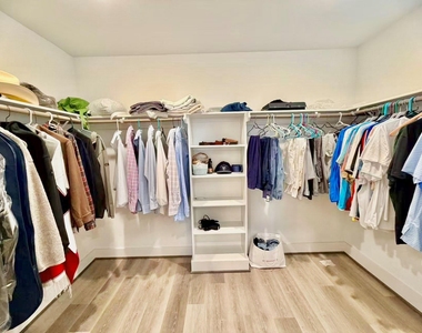1254 N Post Oak Road - Photo Thumbnail 12