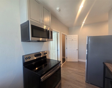 614 35th Street - Photo Thumbnail 6