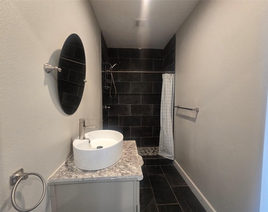 614 35th Street - Photo Thumbnail 4