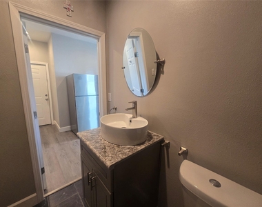 614 35th Street - Photo Thumbnail 5