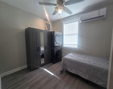 614 35th Street - Photo Thumbnail 3