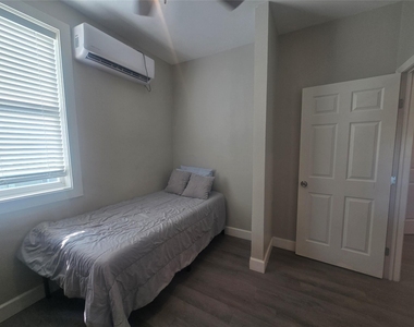 614 35th Street - Photo Thumbnail 2