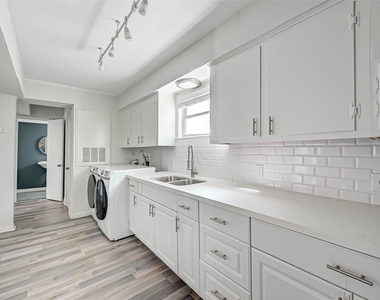 2420 Mcduffie Street - Photo Thumbnail 4