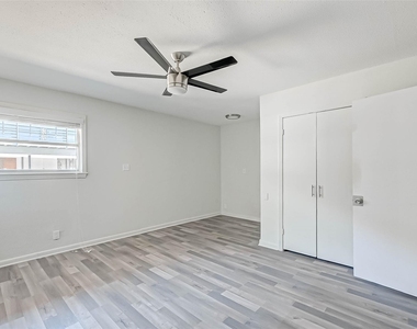 2420 Mcduffie Street - Photo Thumbnail 2