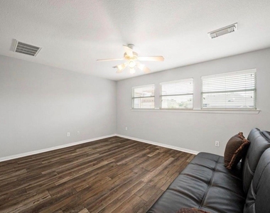 5923 Dillon Creek Lane - Photo Thumbnail 18