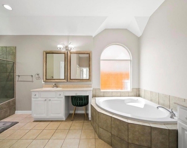 5923 Dillon Creek Lane - Photo Thumbnail 13