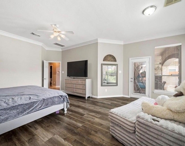 5923 Dillon Creek Lane - Photo Thumbnail 10