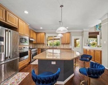 5923 Dillon Creek Lane - Photo Thumbnail 4