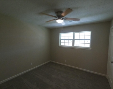 6102 Rietta Street - Photo Thumbnail 6