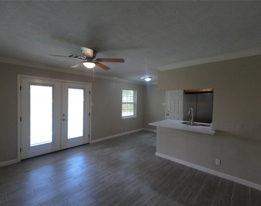 6102 Rietta Street - Photo Thumbnail 2
