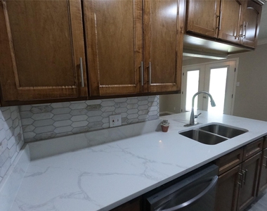 6102 Rietta Street - Photo Thumbnail 4