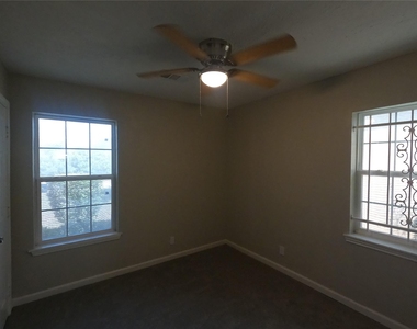6102 Rietta Street - Photo Thumbnail 9
