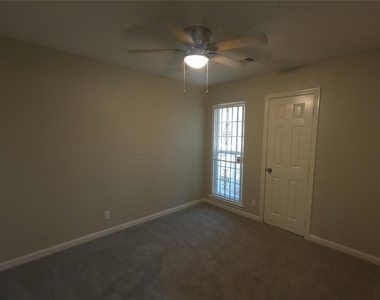 6102 Rietta Street - Photo Thumbnail 8