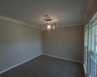 6102 Rietta Street - Photo Thumbnail 5