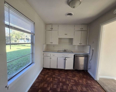 3220 Iowa Street - Photo Thumbnail 4