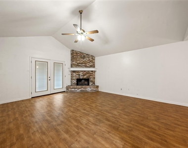 614 Normal Park Drive - Photo Thumbnail 5