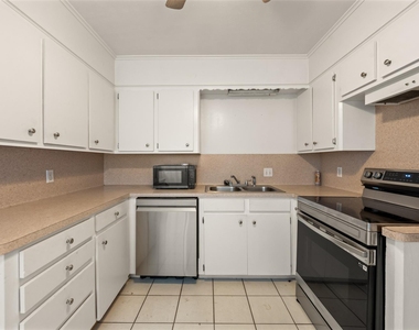 614 Normal Park Drive - Photo Thumbnail 15