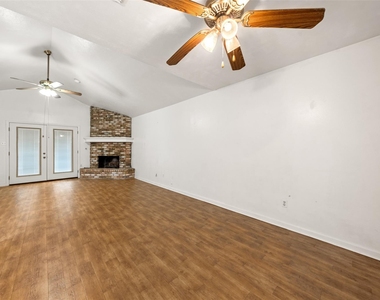 614 Normal Park Drive - Photo Thumbnail 6