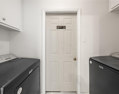 614 Normal Park Drive - Photo Thumbnail 17
