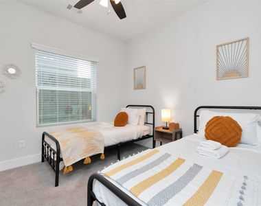 2817 Palm Street - Photo Thumbnail 20