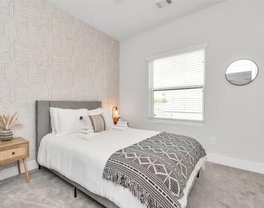 2817 Palm Street - Photo Thumbnail 17