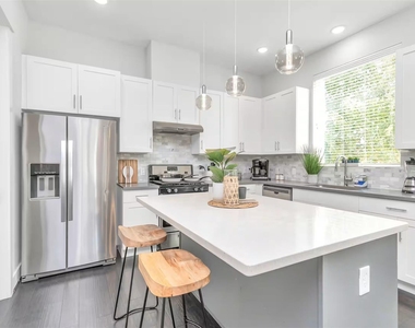 2817 Palm Street - Photo Thumbnail 5