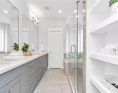 2817 Palm Street - Photo Thumbnail 10