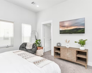 2817 Palm Street - Photo Thumbnail 7