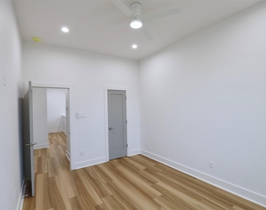 421 E 41st Street - Photo Thumbnail 29