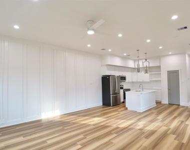 421 E 41st Street - Photo Thumbnail 13